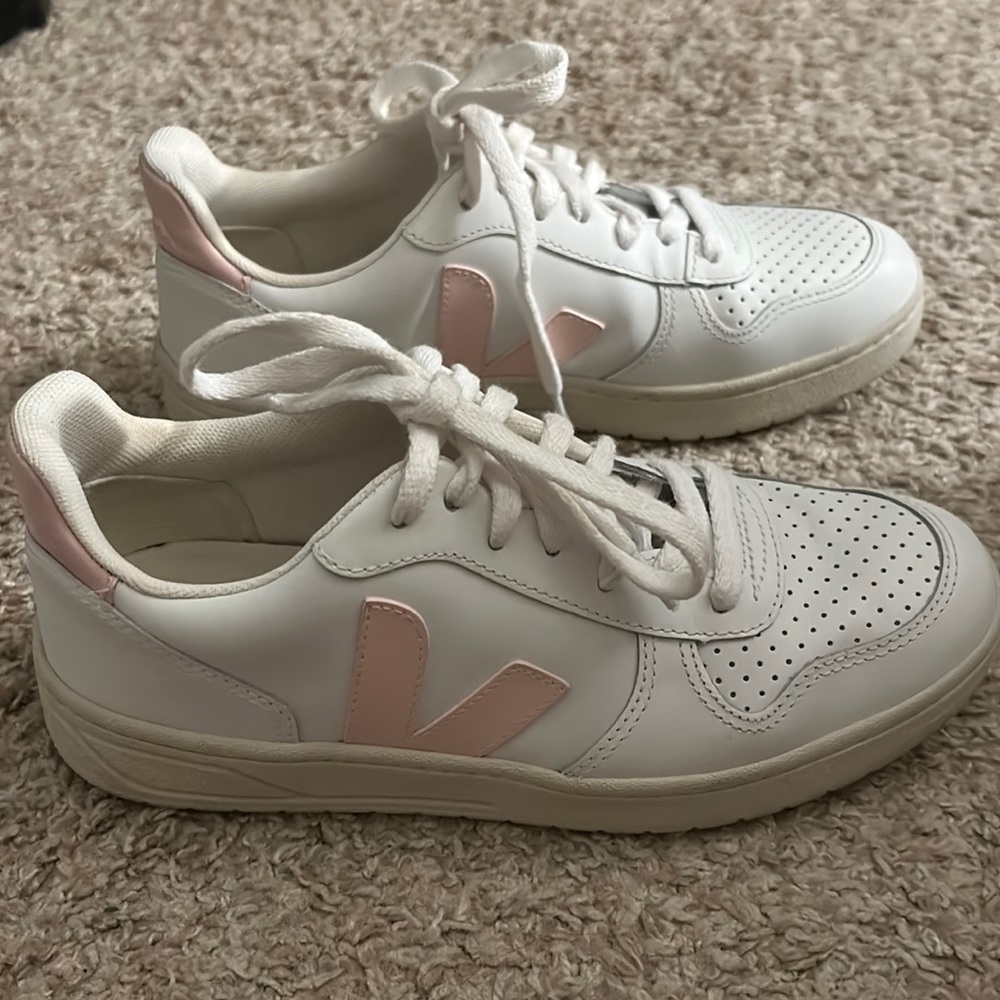 Veja V-10 Sneaker - Size 37 (6)